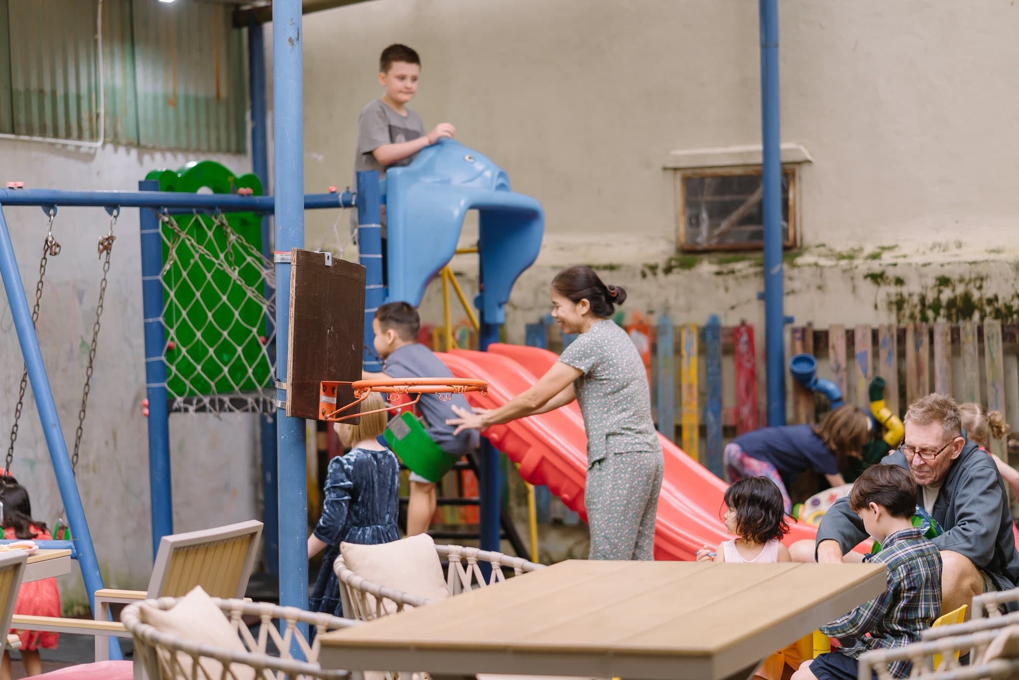 SIX ON SIX interior 4