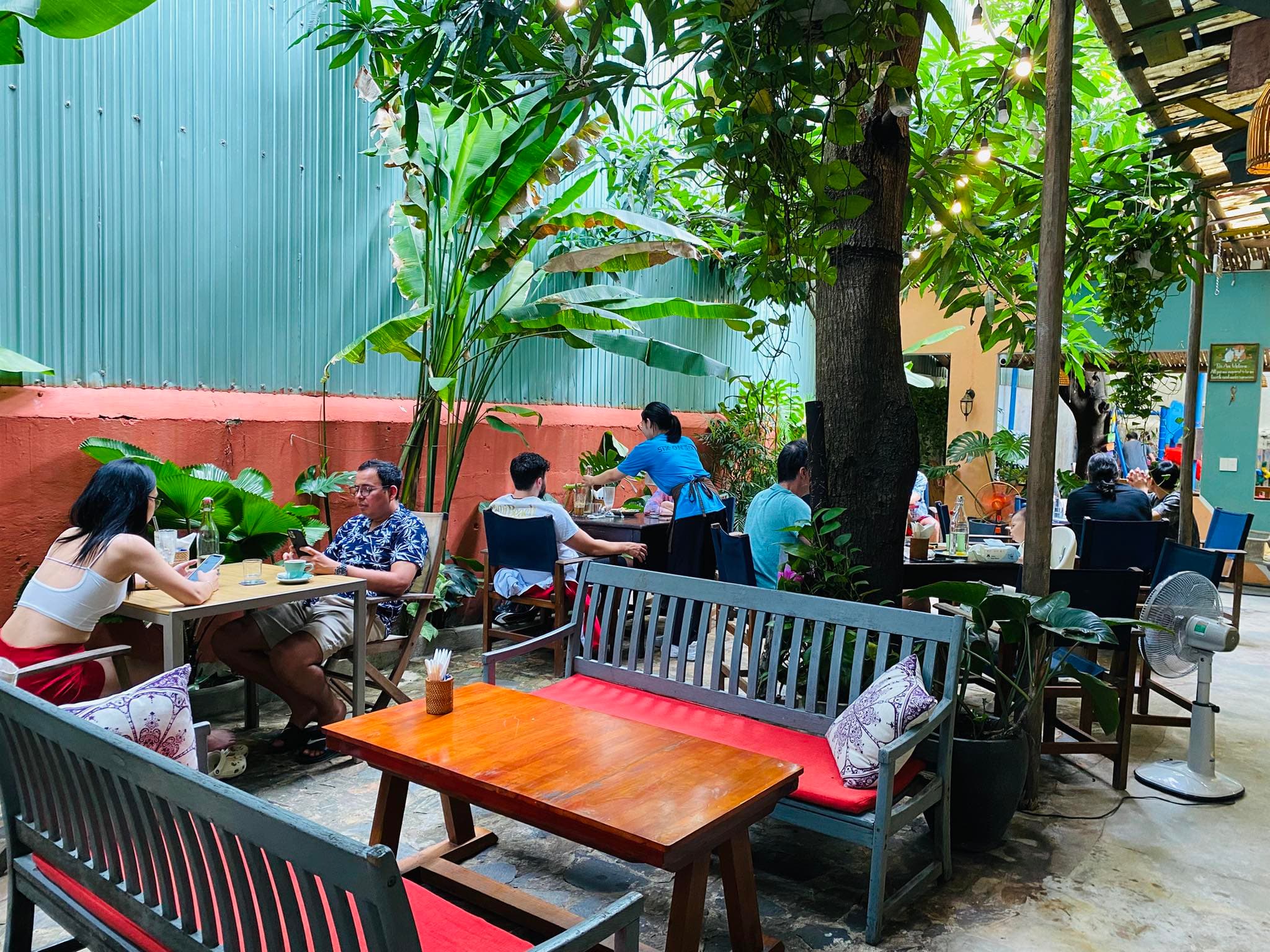 SIX ON SIX interior 5