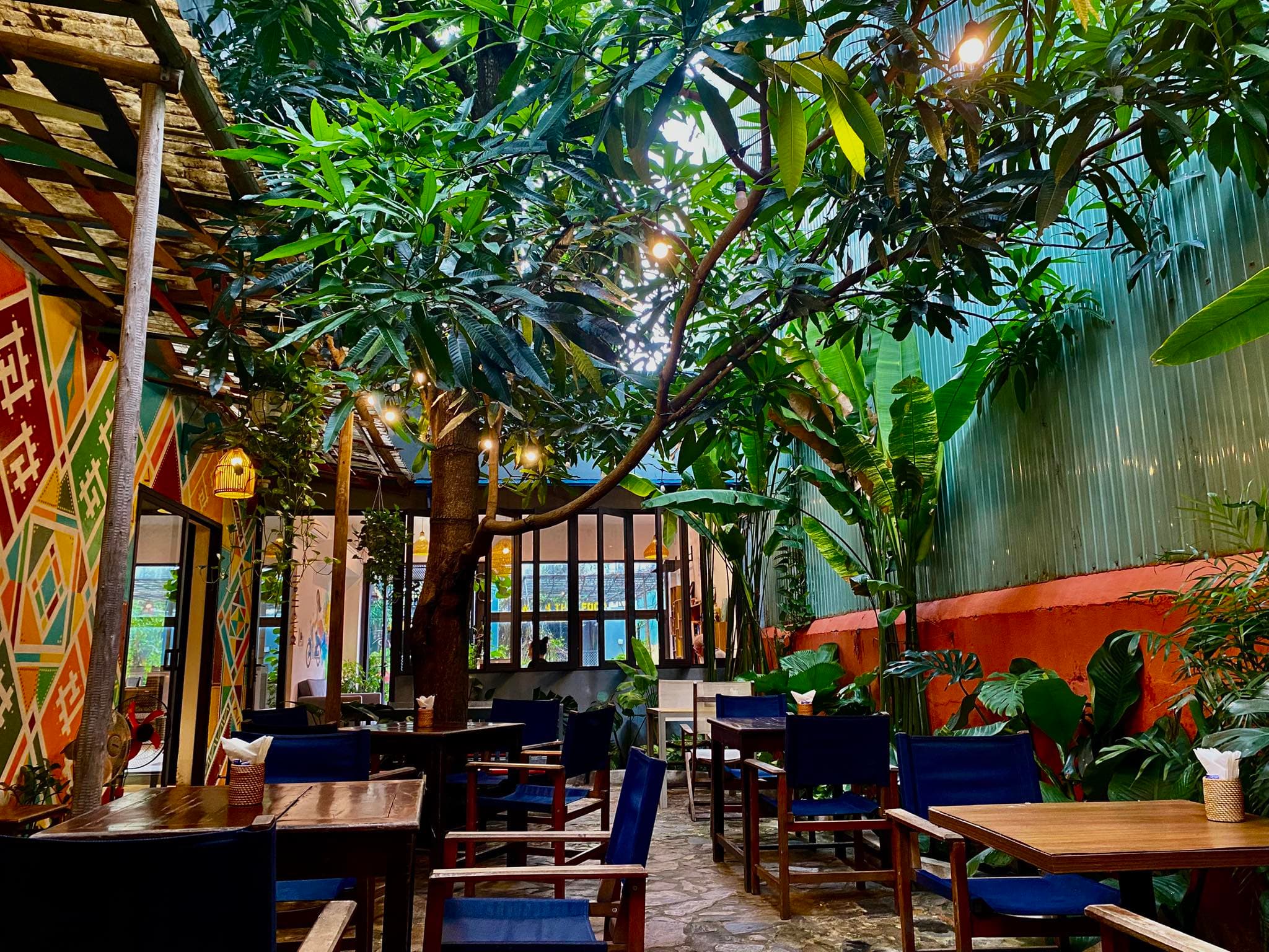 SIX ON SIX interior 7